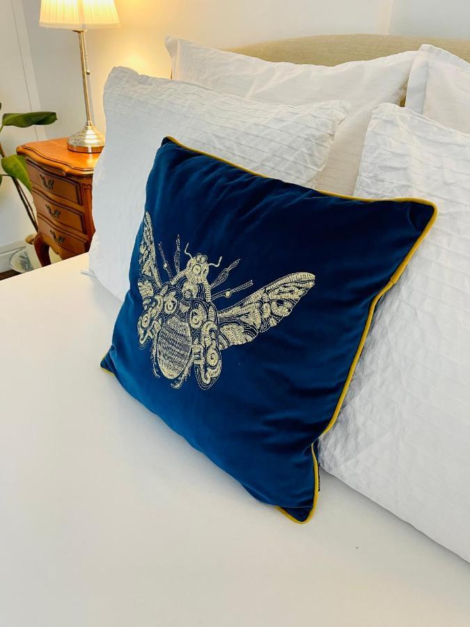 Le Manoir Des Doyens Bed & Breakfast Байо Екстериор снимка