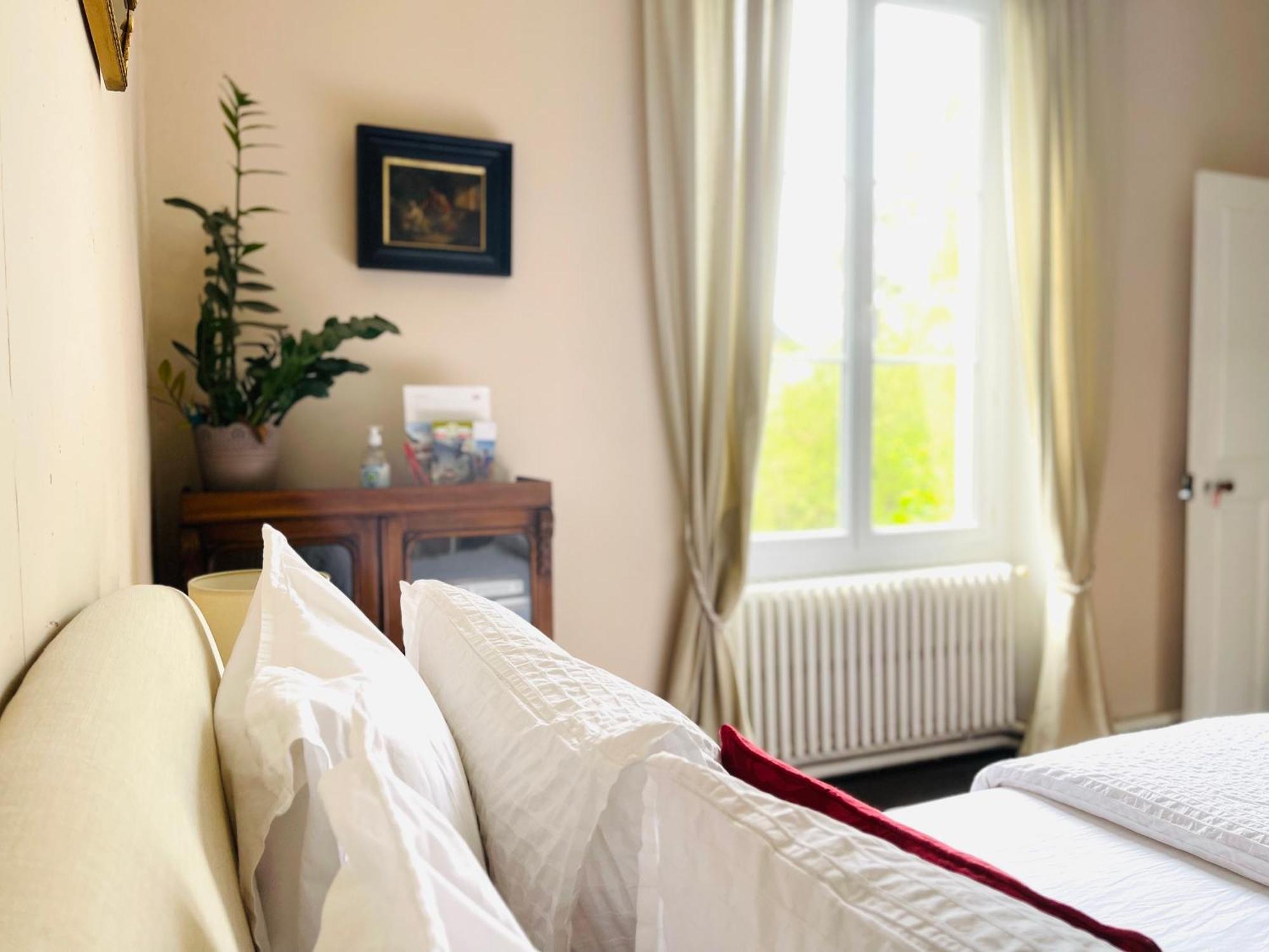 Le Manoir Des Doyens Bed & Breakfast Байо Екстериор снимка