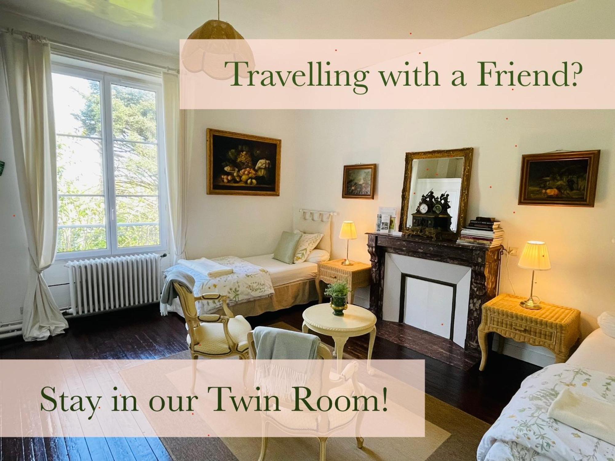Le Manoir Des Doyens Bed & Breakfast Байо Екстериор снимка
