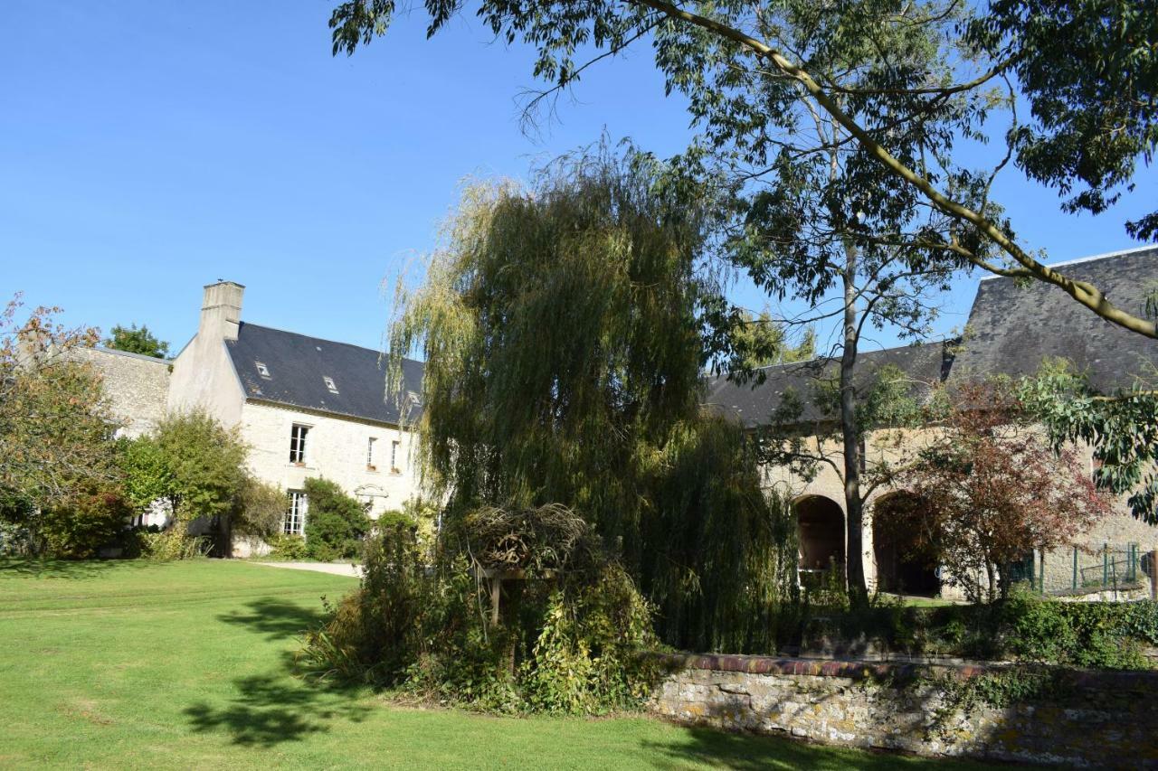 Le Manoir Des Doyens Bed & Breakfast Байо Екстериор снимка