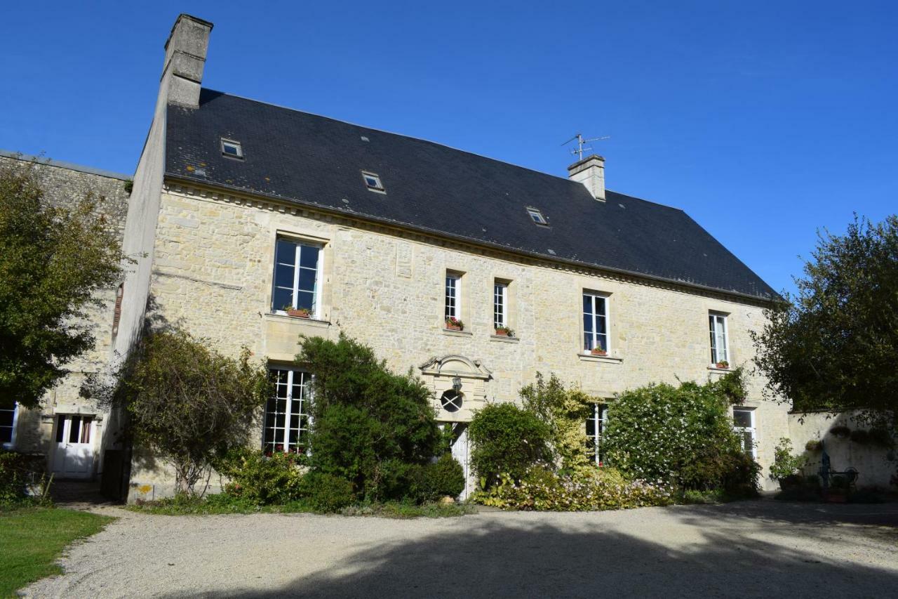 Le Manoir Des Doyens Bed & Breakfast Байо Екстериор снимка