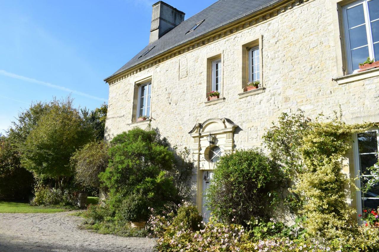 Le Manoir Des Doyens Bed & Breakfast Байо Екстериор снимка